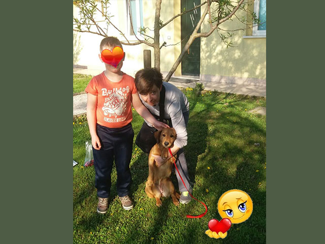 Carly con la sua nuova famiglia